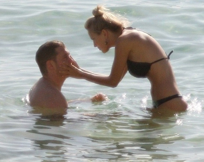 Luisana Lopilato nude. Photo - 8
