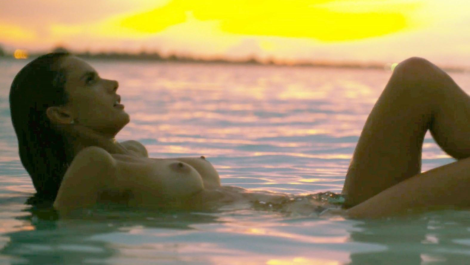 Alessandra Ambrosio nude. Photo - 6