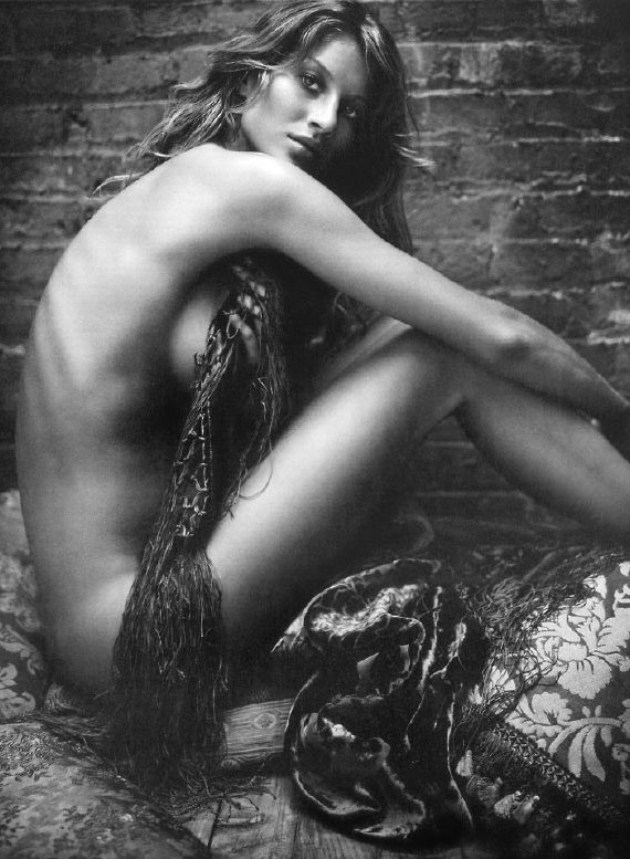 Gisele Bündchen nude. Photo - 15