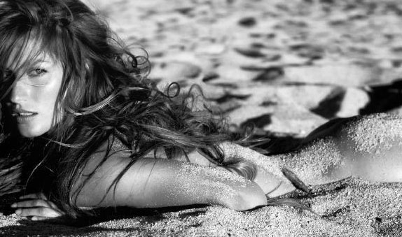Gisele Bündchen nude. Photo - 17