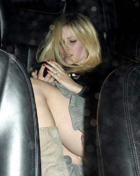 Avril Lavigne nude. Photo - 22