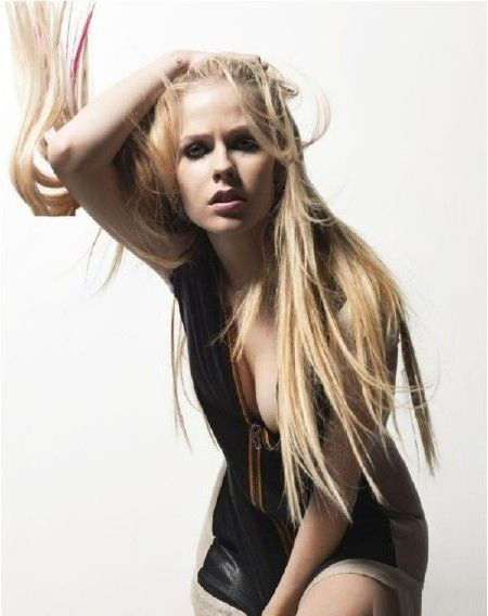 Avril Lavigne nude. Photo - 30