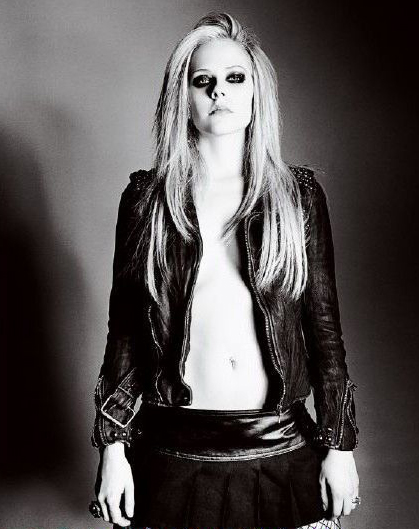 Avril Lavigne nude. Photo - 31