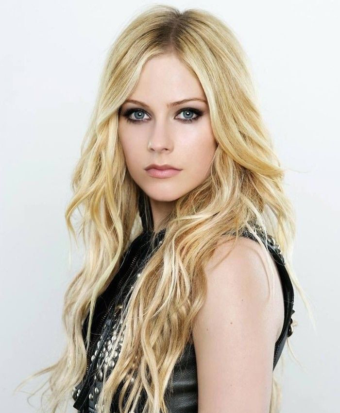 Avril Lavigne nude. Photo - 42