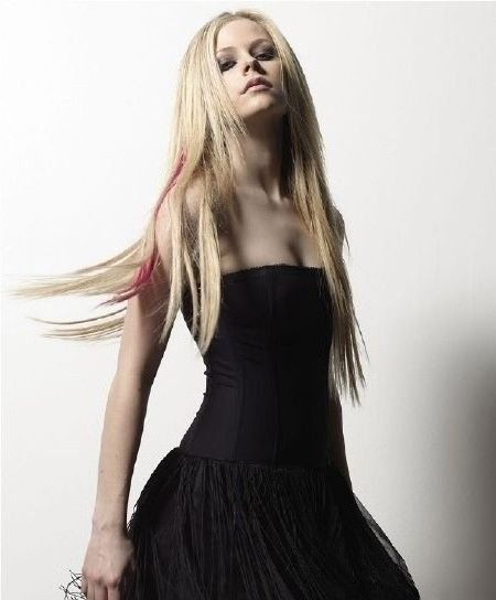 Avril Lavigne nude. Photo - 8