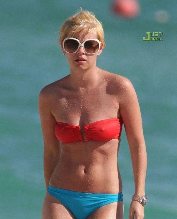 Elisha Cuthbert nude. Photo - 13