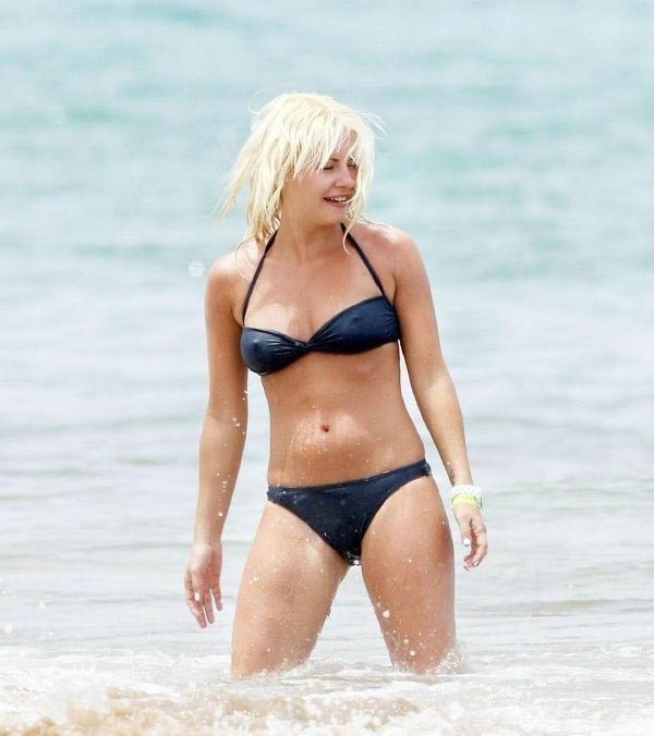 Elisha Cuthbert nude. Photo - 9