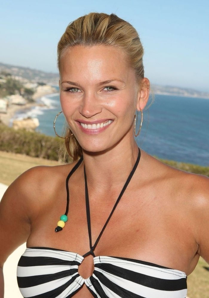 Natasha Henstridge nude. Photo - 38