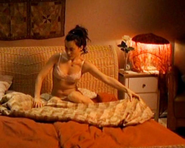 İdil Üner nude. Photo - 10