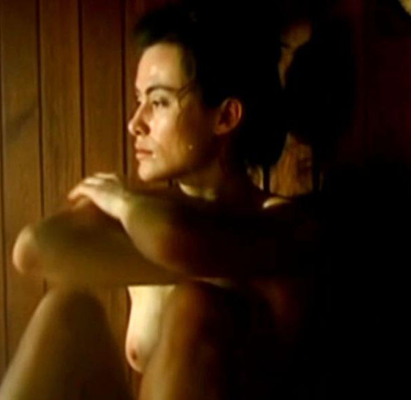 İdil Üner nude. Photo - 14