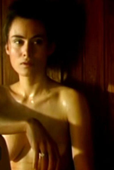 İdil Üner nude. Photo - 15