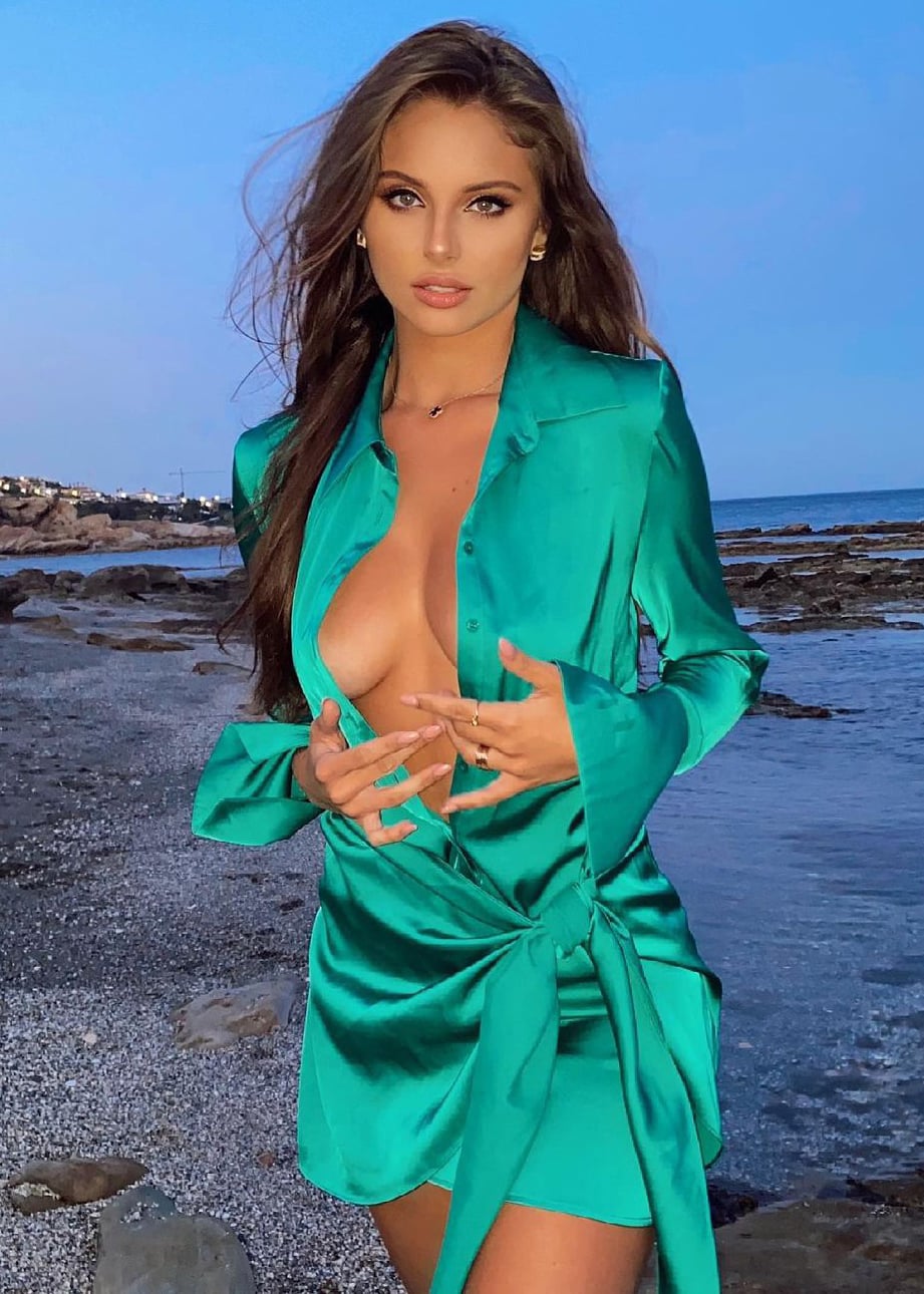 Carina Zavline nude. Photo - 14