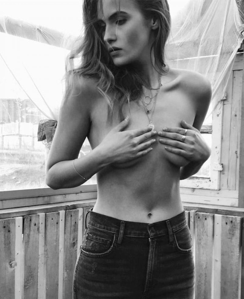 Elena Carriere nude. Photo - 10