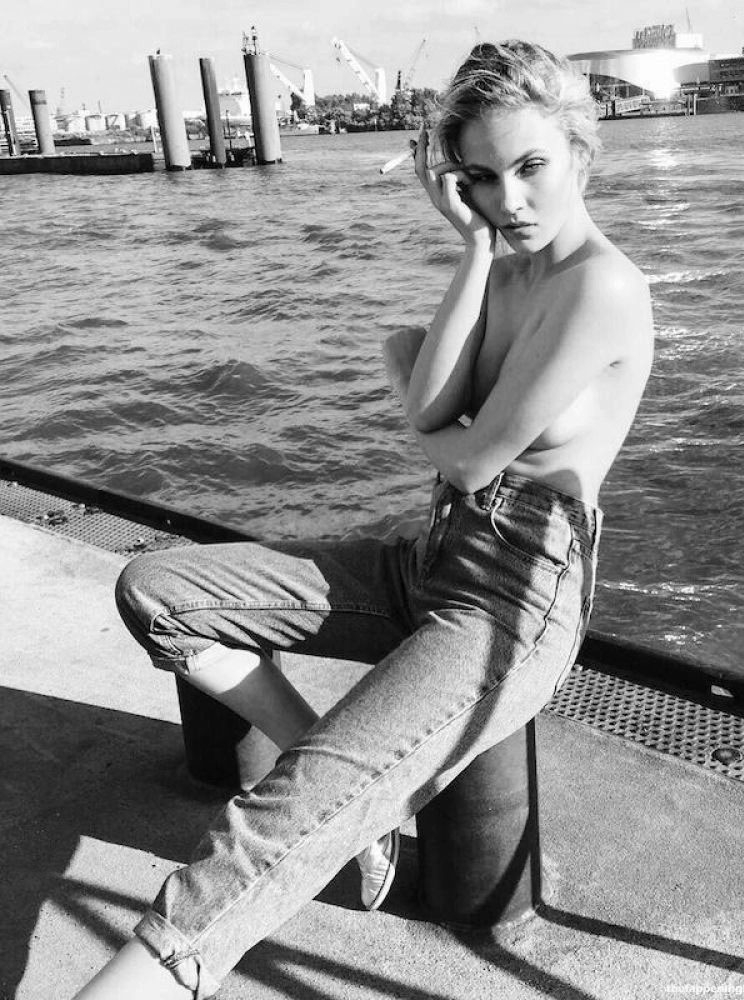 Elena Carriere nude. Photo - 21