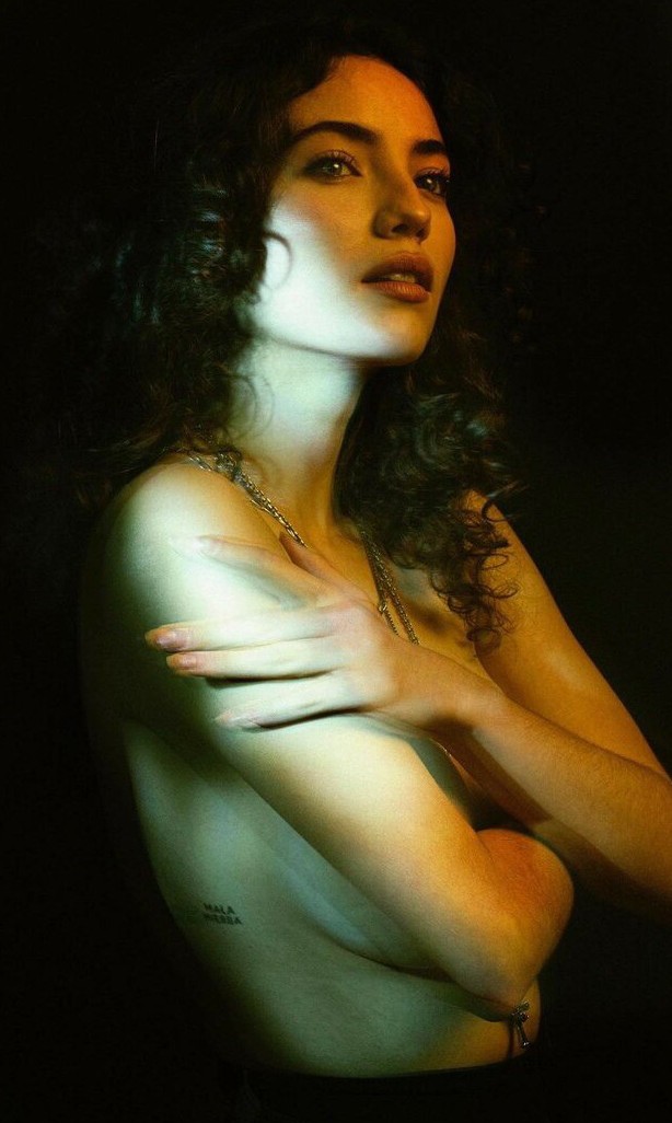 Gabriela Andrada nude. Photo - 9
