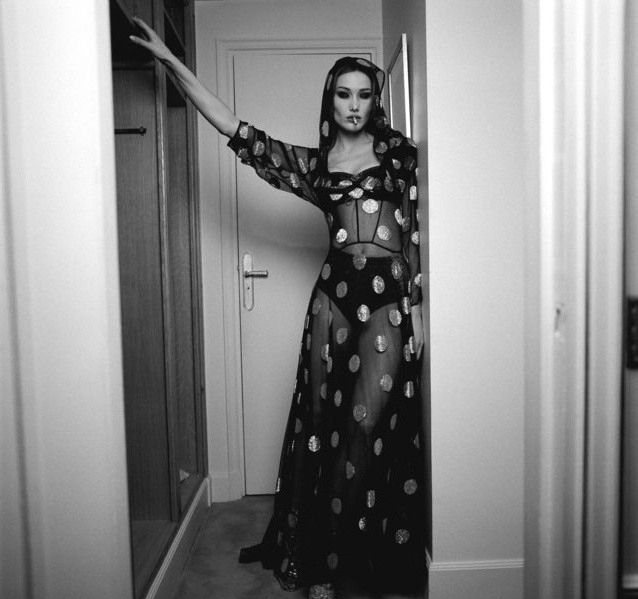 Carla Bruni nude. Photo - 19