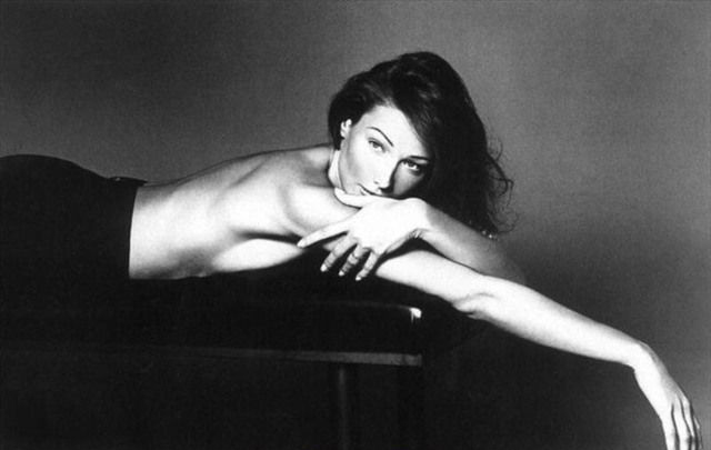 Carla Bruni nude. Photo - 32