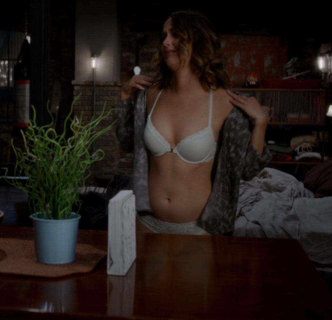Camilla Luddington nude. Photo - 3