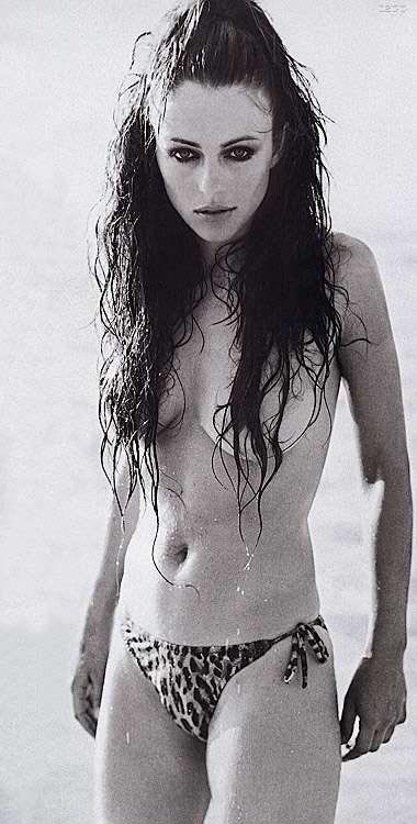 Elizabeth Hurley nude. Photo - 19