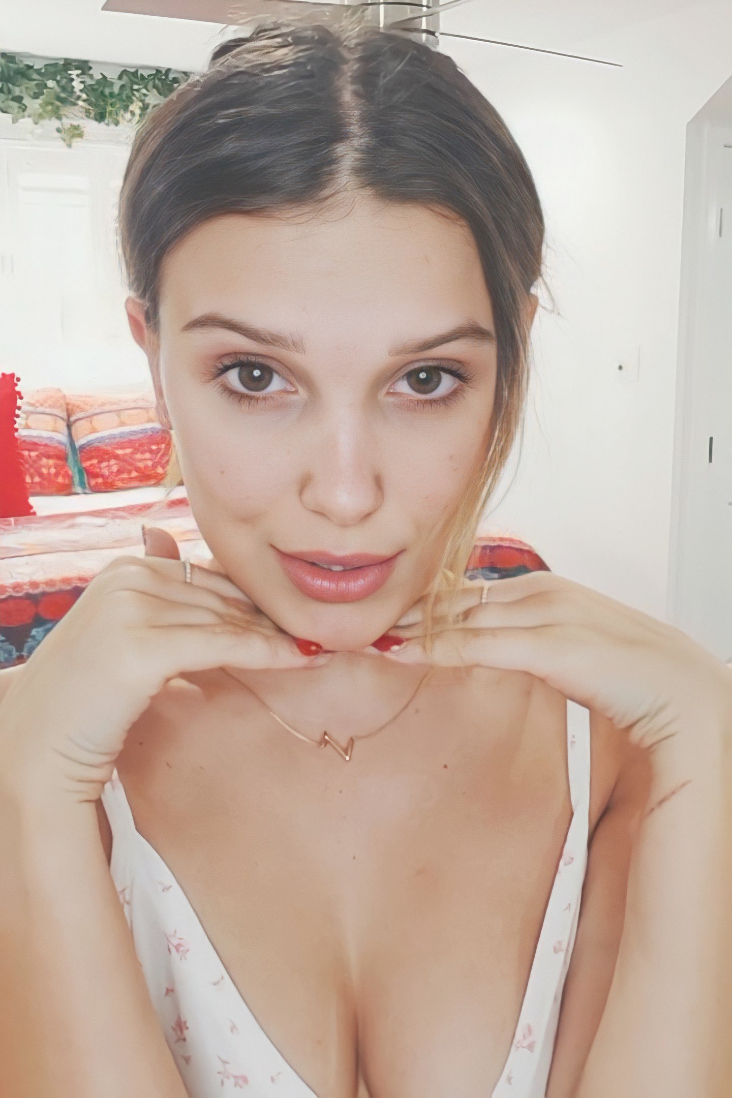 Millie Bobby Brown nude. Photo - 9