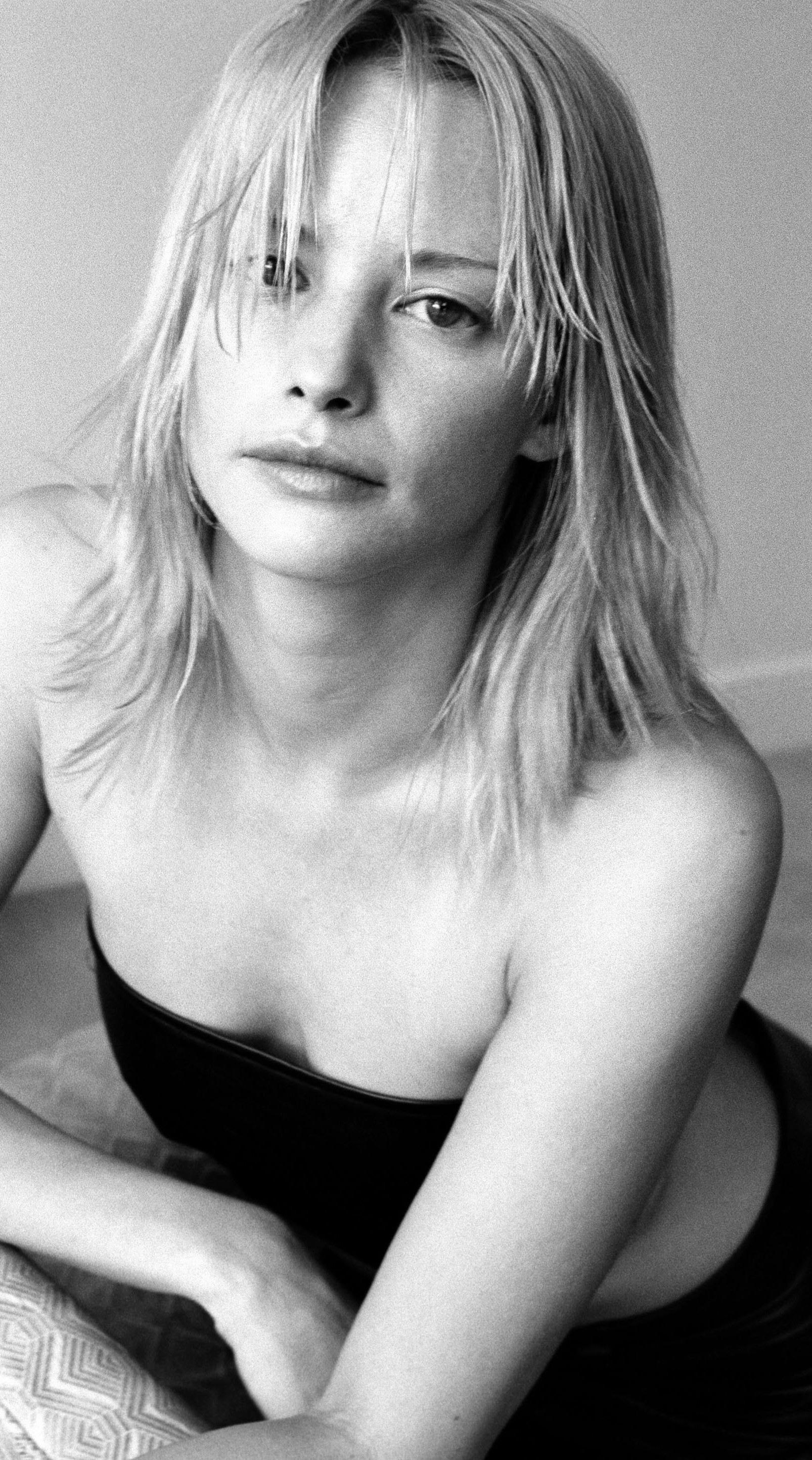 Sienna Guillory nude. Photo - 11
