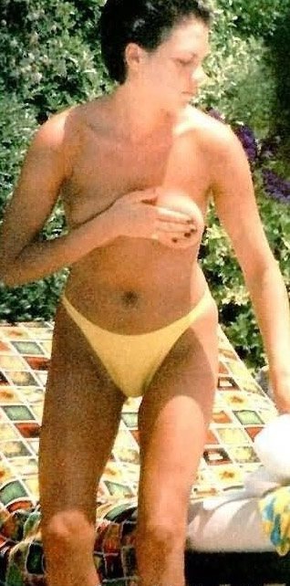 Victoria Beckham nude. Photo - 11