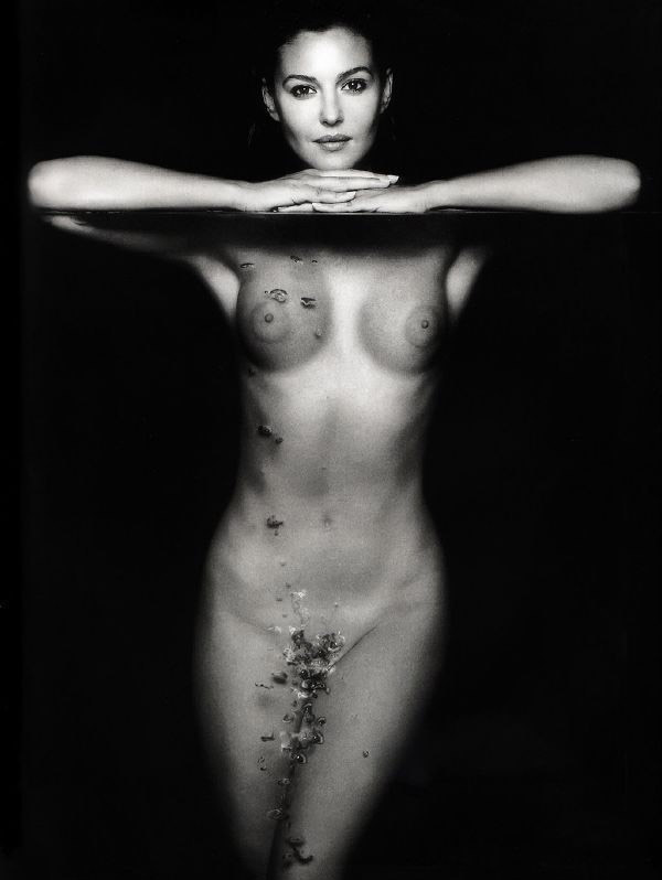 Monica Bellucci nude. Photo - 25