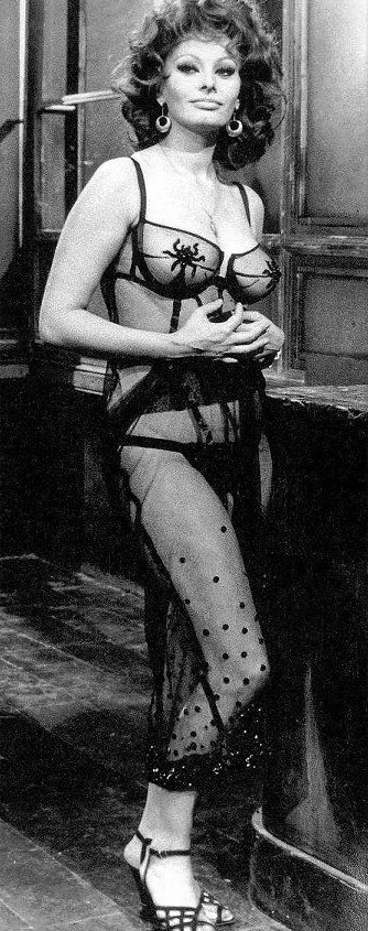 Sophia Loren nude. Photo - 19
