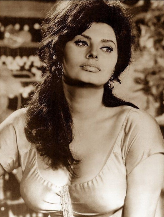 Sophia Loren nude. Photo - 30