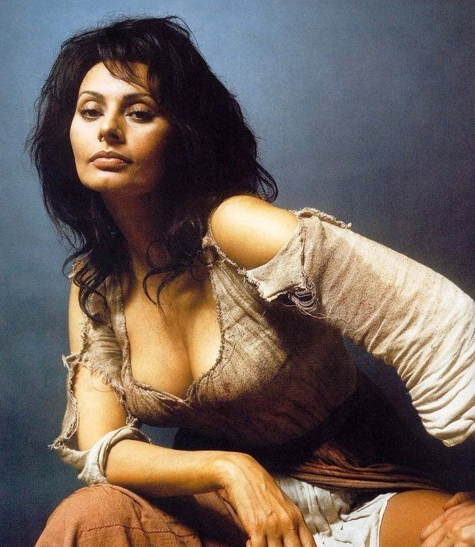 Sophia Loren nude. Photo - 8