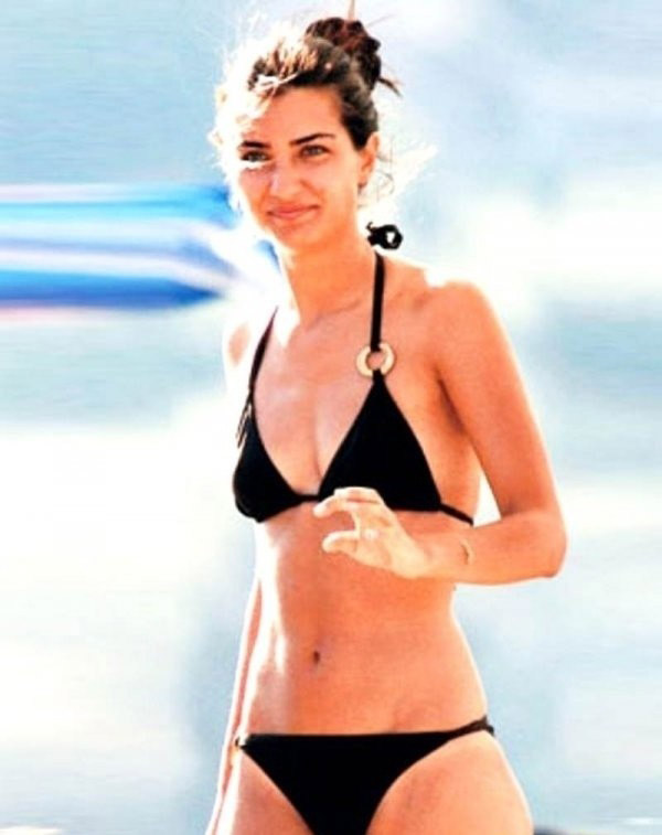 Tuba Büyüküstün nude. Photo - 3