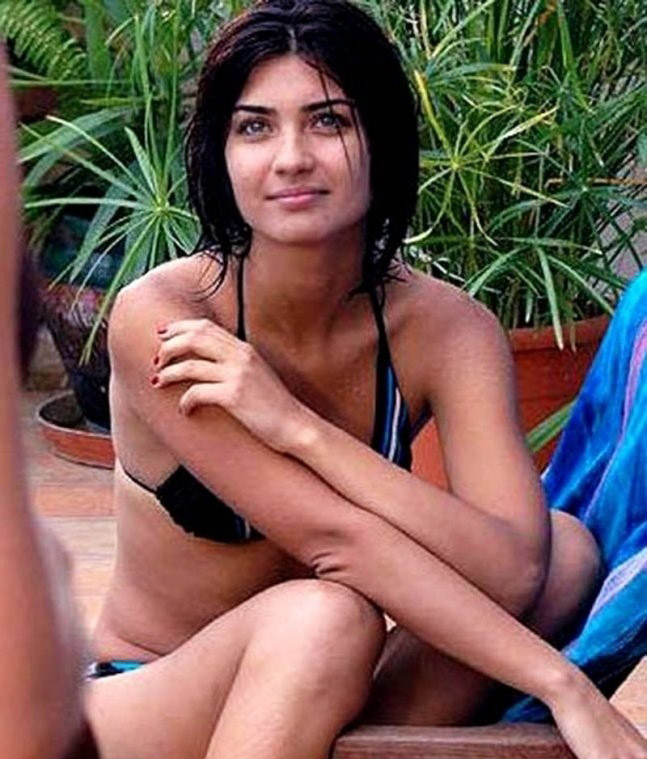 Tuba Büyüküstün nude. Photo - 4