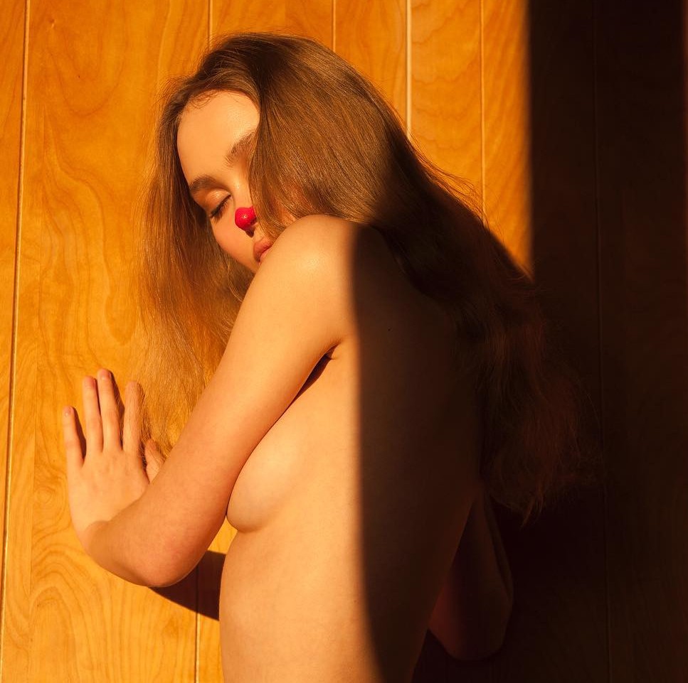 Lily-Rose Depp nude. Photo - 25