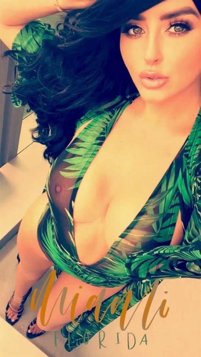 Abigail Ratchford nude. Photo - 11
