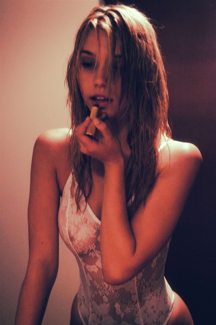 Alexis Ren nude. Photo - 71