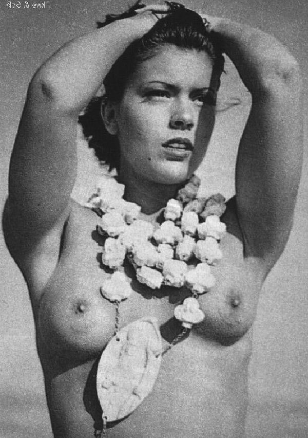 Alyssa Milano nude. Photo - 14