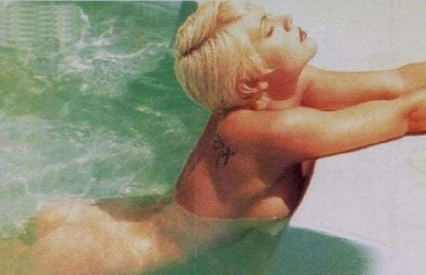 Alyssa Milano nude. Photo - 25