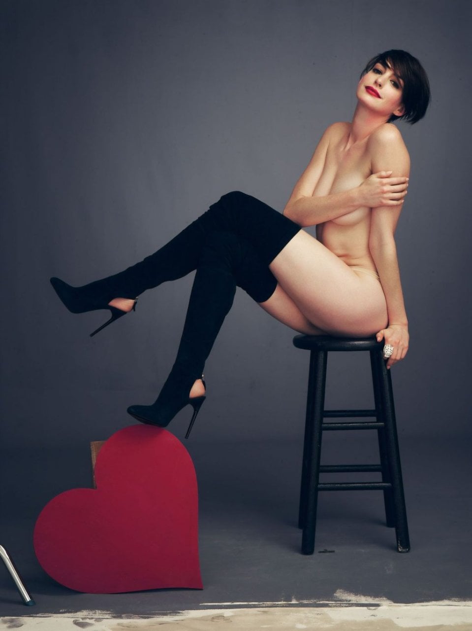 Anne Hathaway nude. Photo - 10