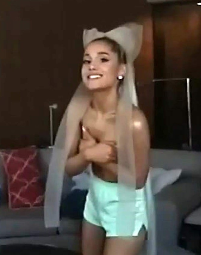 Ariana Grande nude. Photo - 17