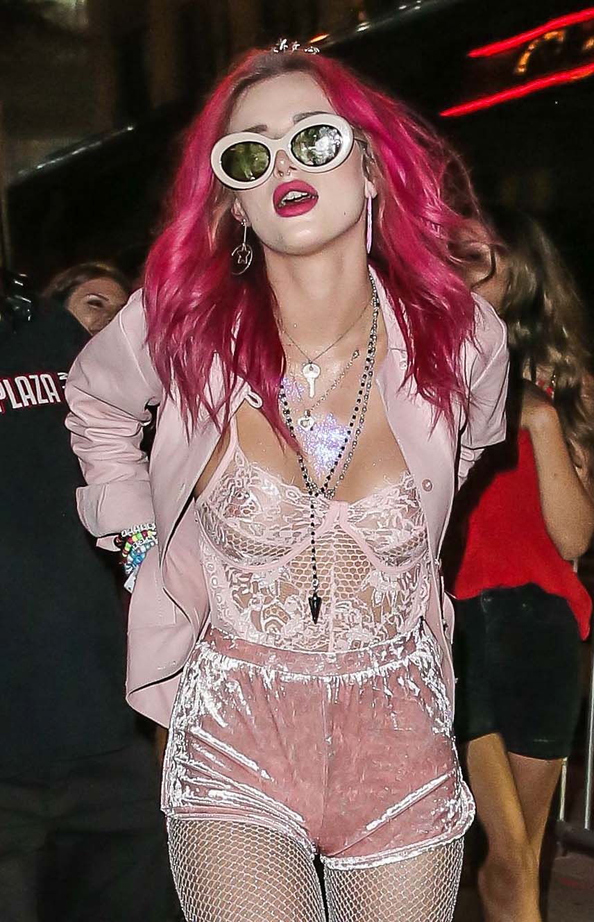 Bella Thorne nude. Photo - 29