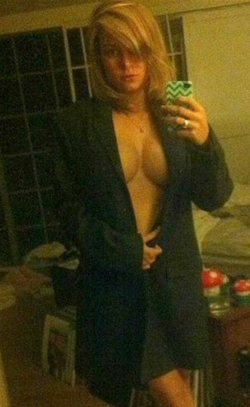 Brie Larson nude. Photo - 21