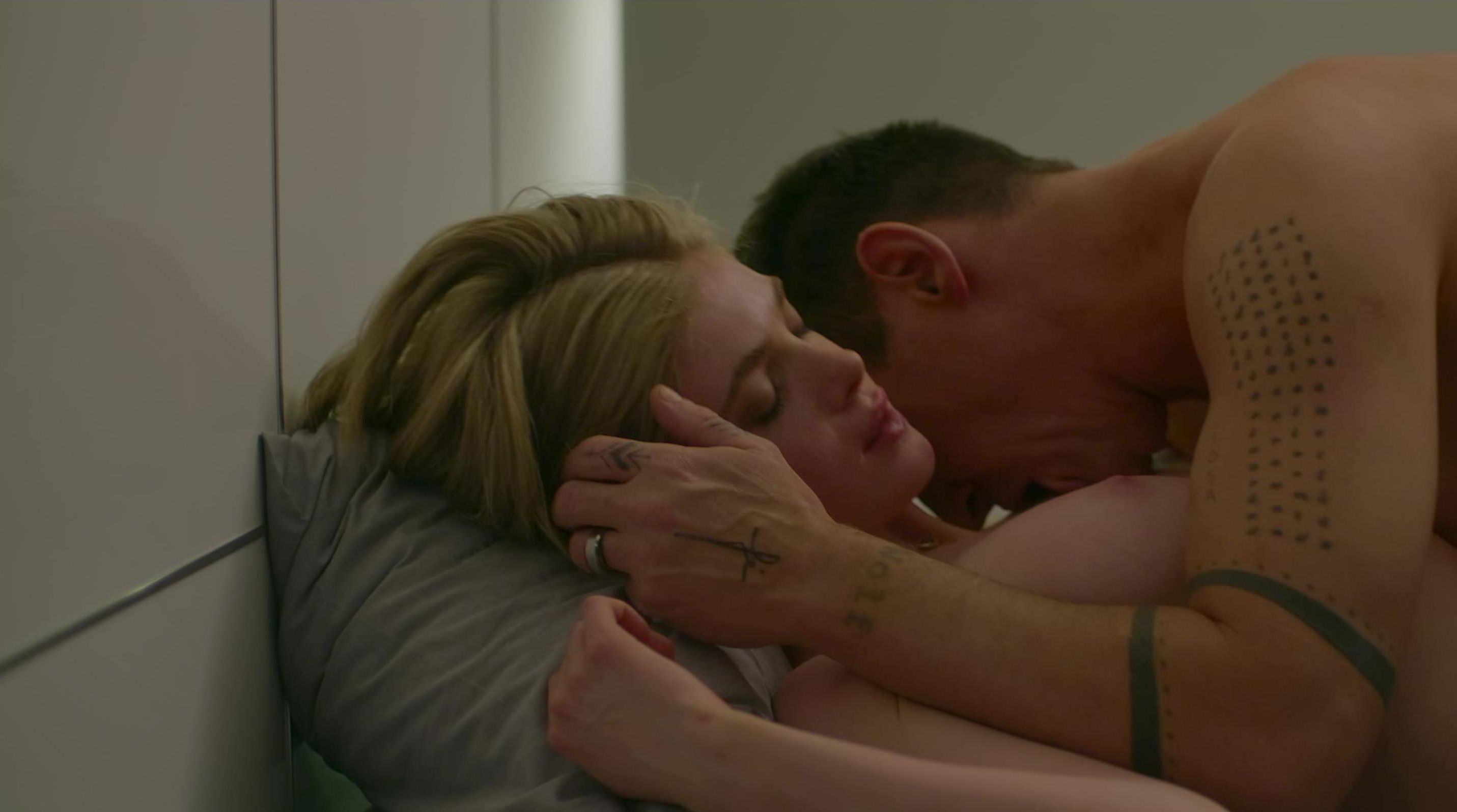 Elena Kampouris nude. Photo - 11