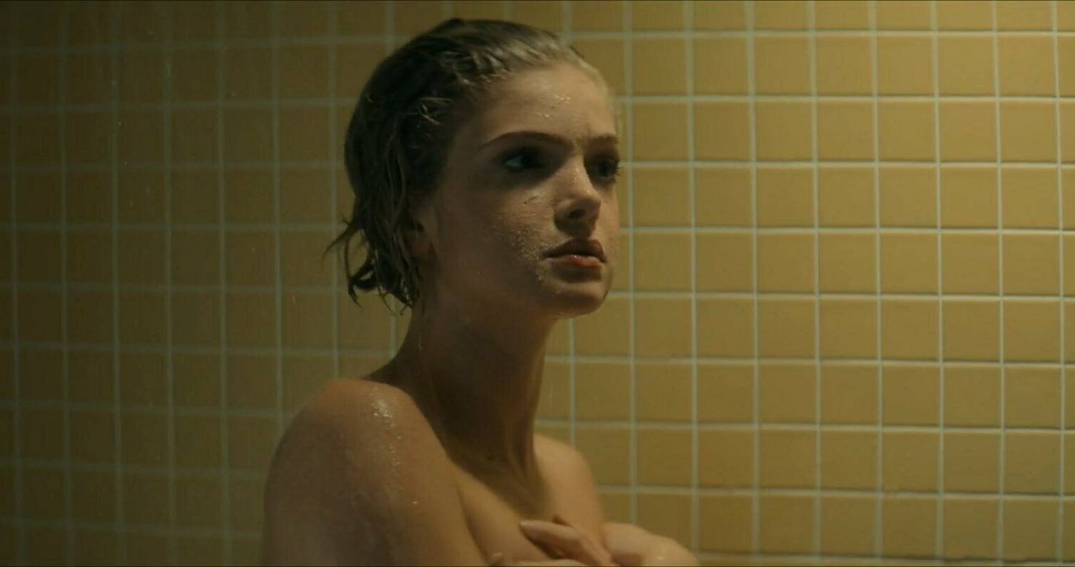 Elena Kampouris nude. Photo - 8