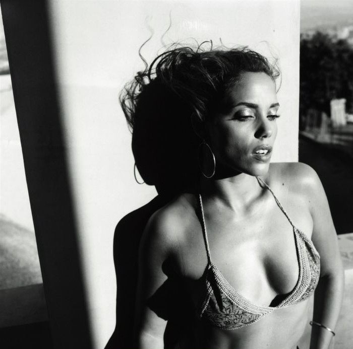 Elizabeth Berkley nude. Photo - 21