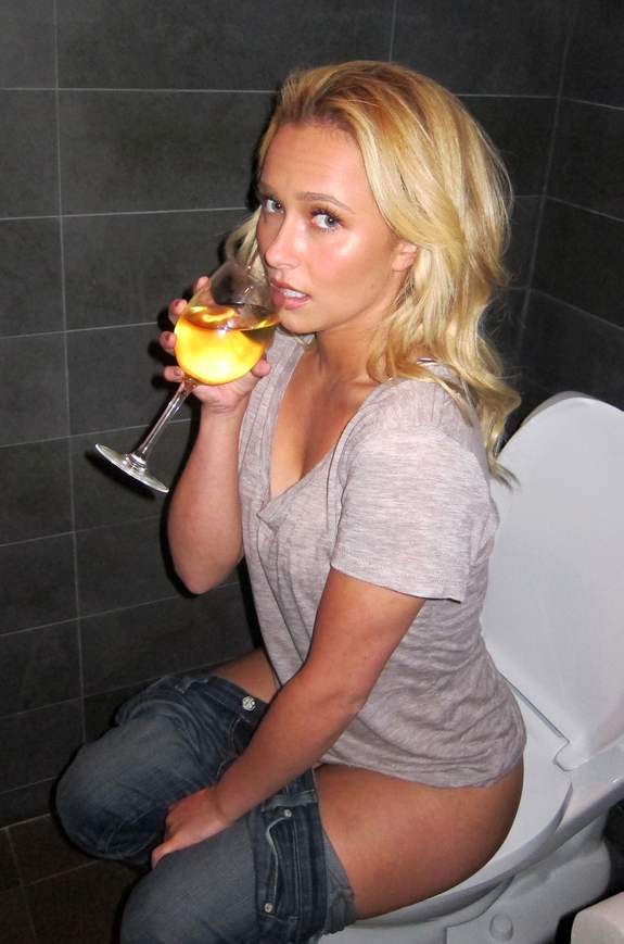 Hayden Panettiere nude. Photo - 14