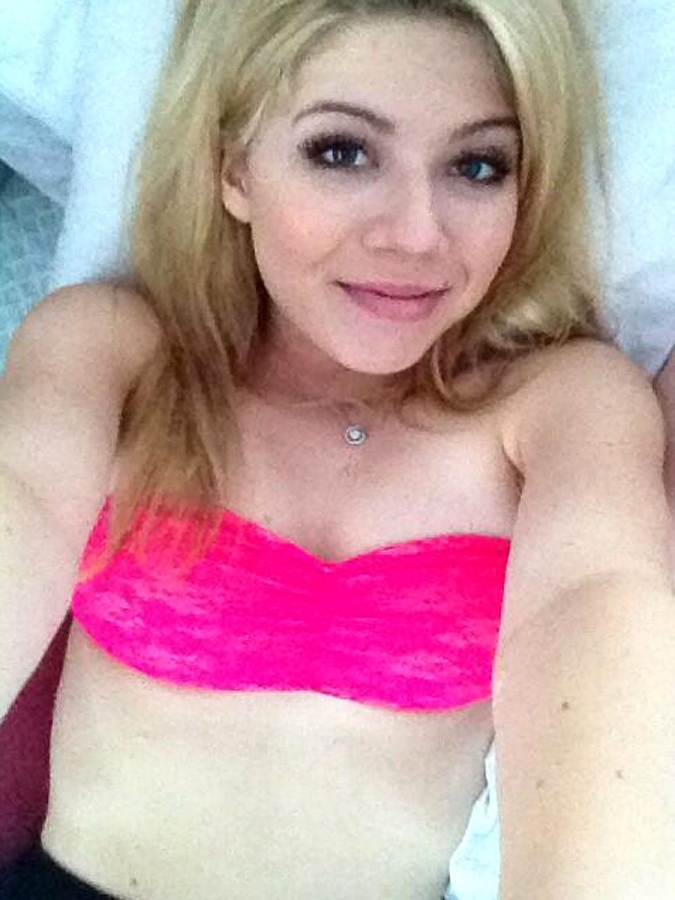 Jennette McCurdy nude. Photo - 6