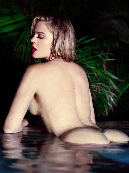 Khloé Kardashian nude. Photo - 12