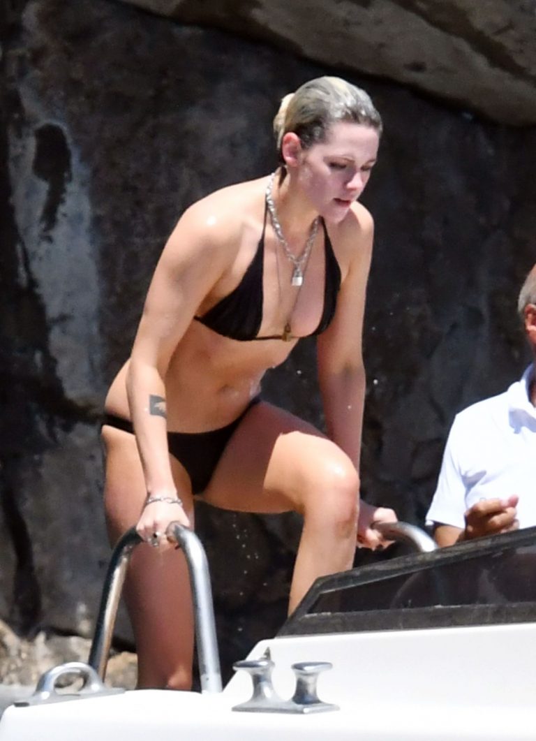 Kristen Stewart nude. Photo - 14