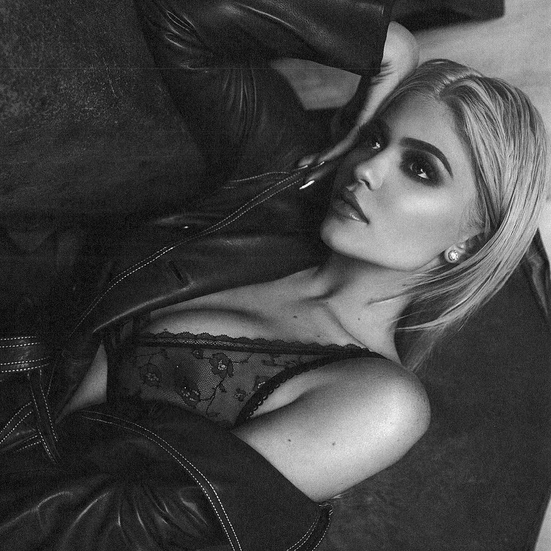 Kylie Jenner nude. Photo - 23