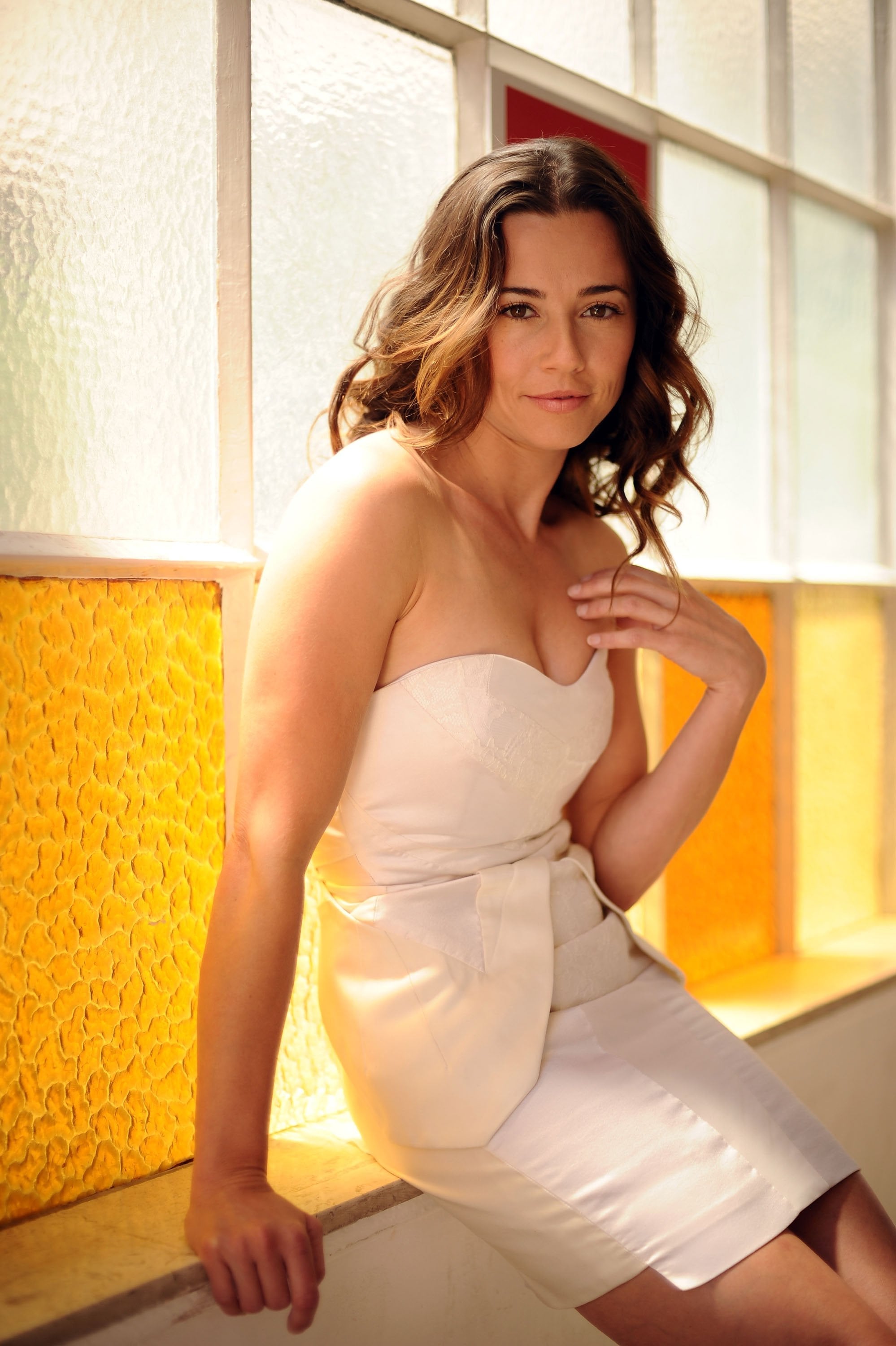 Linda Cardellini nude. Photo - 4